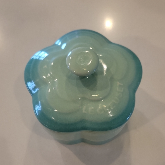 Le Creuset Other - Le Creuset Flower Cocotte With Lid